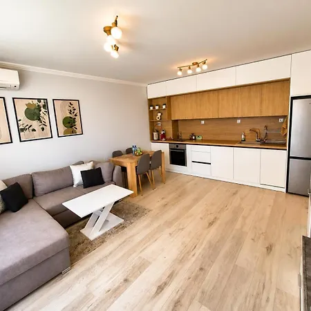 Park Pool Parking Terrace Apartament Warna